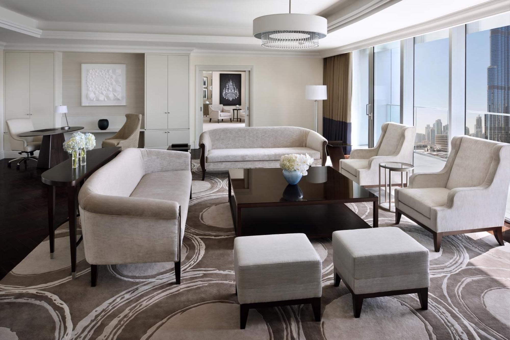 Kempinski The Boulevard Dubai Bagian luar foto A living room in a suite at the Four Seasons Hotel, New York City