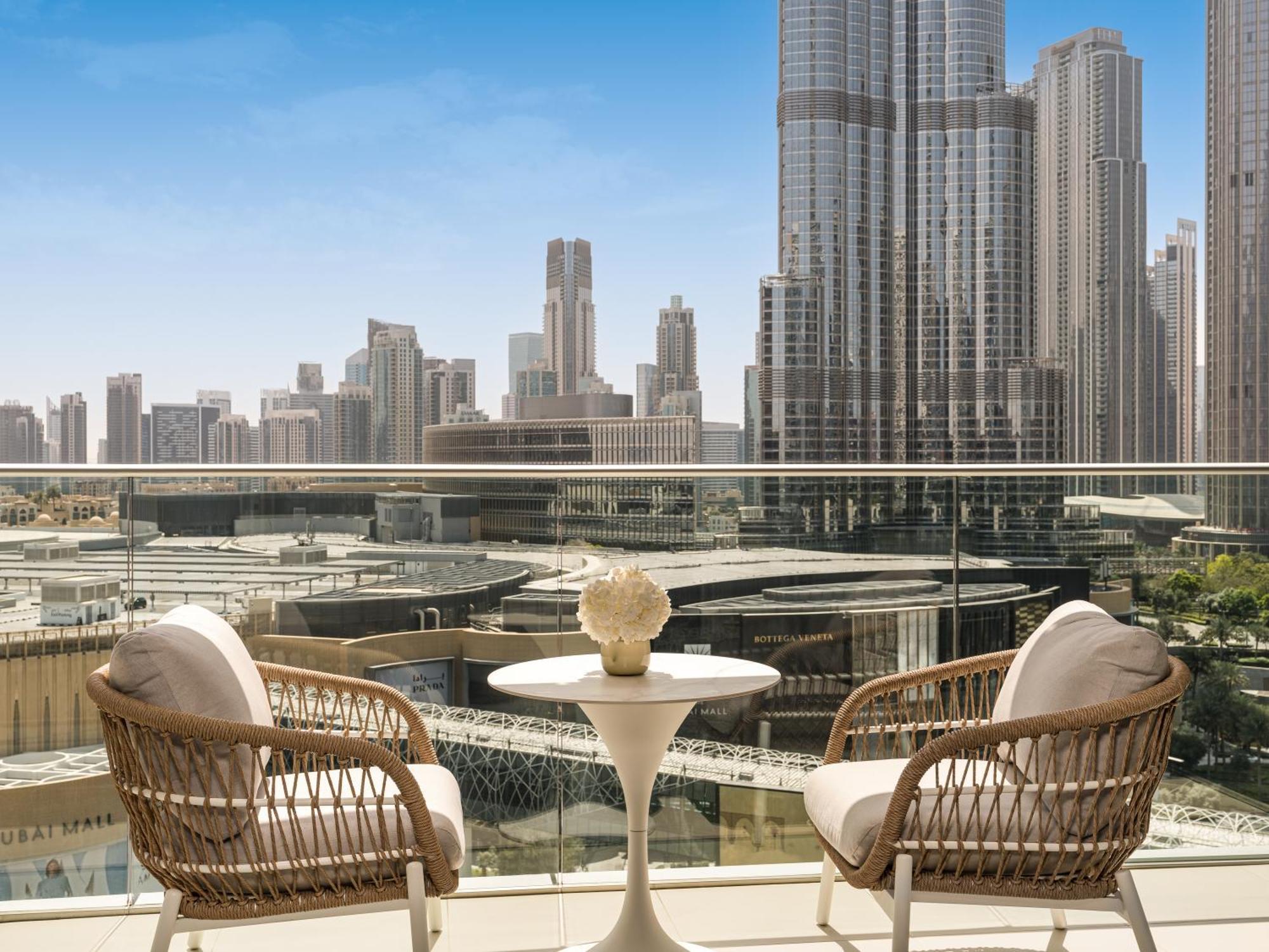 Kempinski The Boulevard Dubai Bagian luar foto View from the balcony of a typical apartment