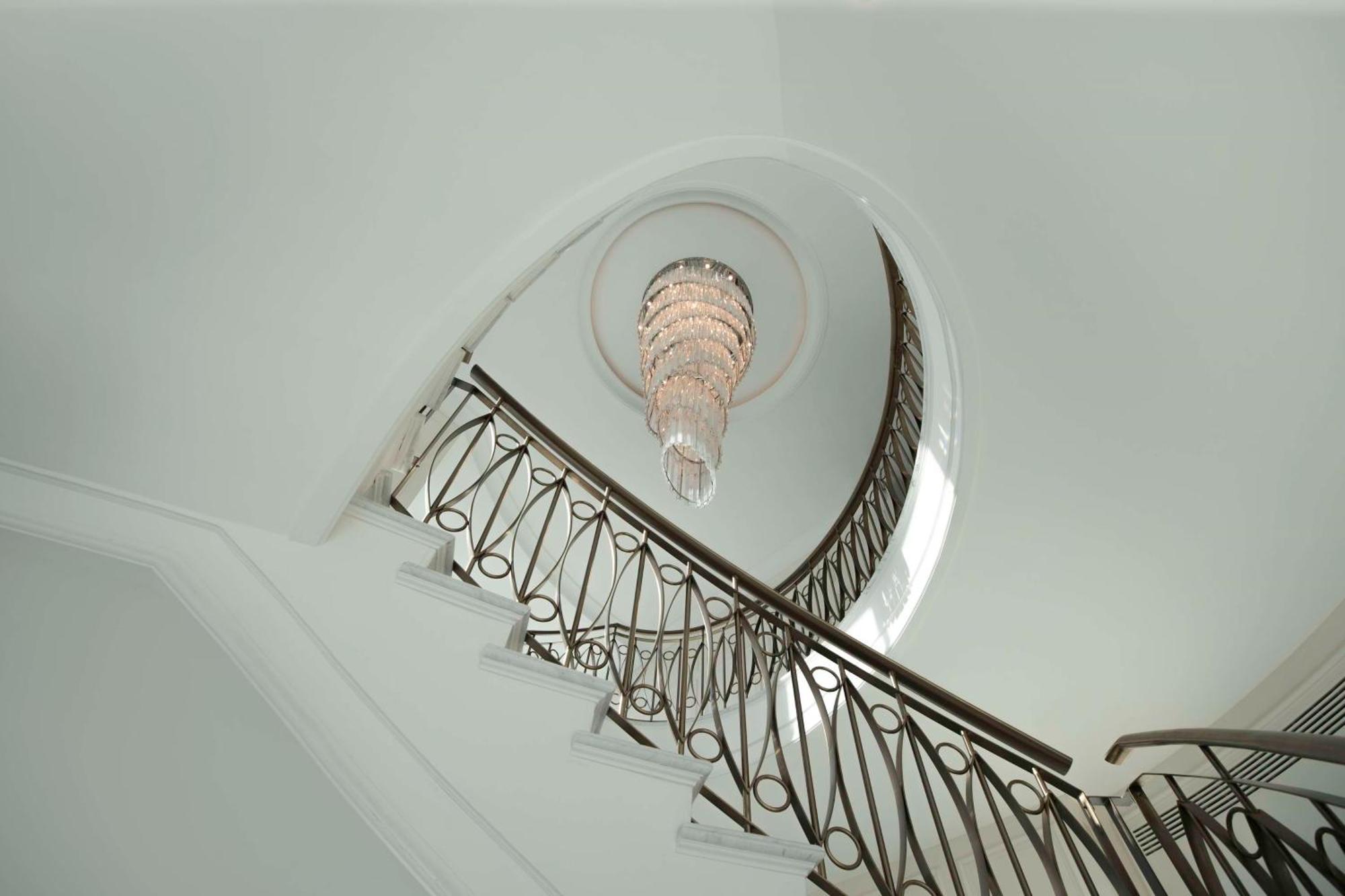 Kempinski The Boulevard Dubai Bagian luar foto Staircase