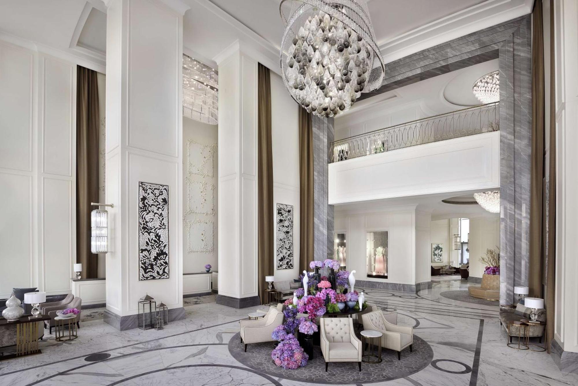 Kempinski The Boulevard Dubai Bagian luar foto The lobby of the hotel